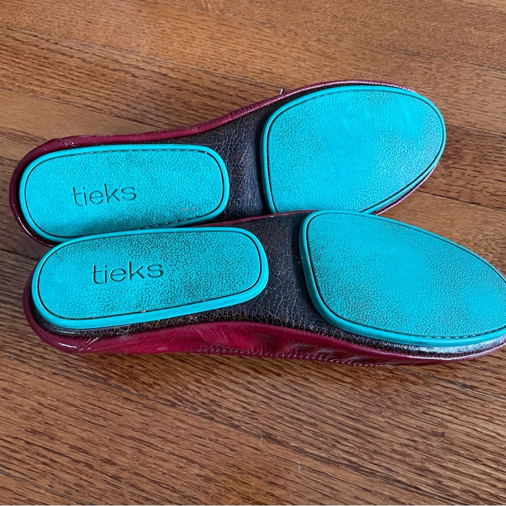 Tieks Patent Leather Ballet Flats Womens Size 8 Ruby Red Foldable Comfort Shoes - Picture 3 of 7
